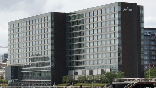 Copenhagen_Marriott_from_across_harbor